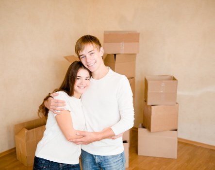 Selection of packing materials and boxes for household items